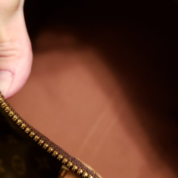 Louis Vuitton Keepall 55 Duffle Bag - Picture 13 of 16